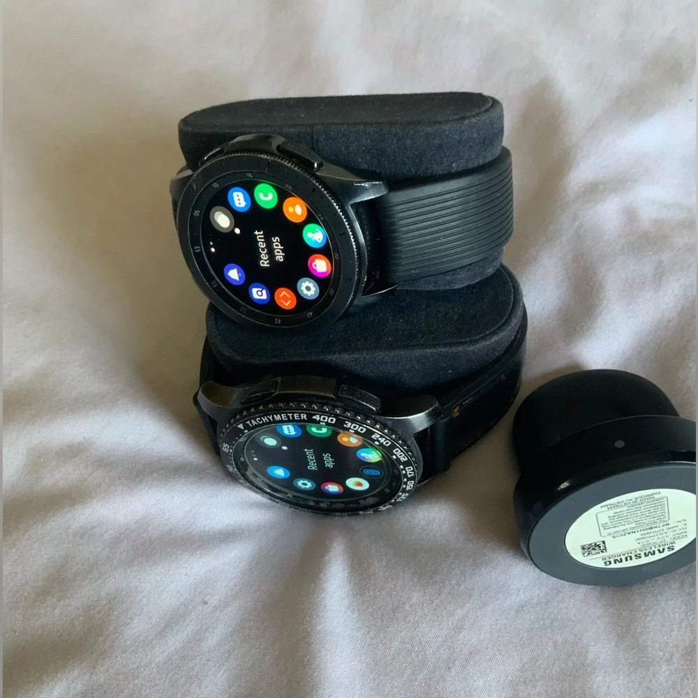 Lots of 2 Samsung Galaxy Smart fitness watches with dock. MR & MRS pair